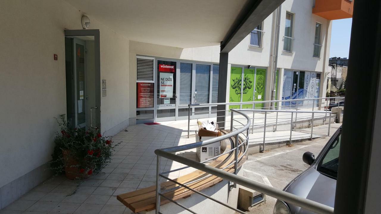 Apartman Vip, With Free Garage Parking Пула Екстер'єр фото